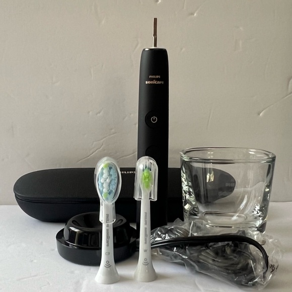 Philips Sonicare DiamondClean  White/Rose gold Rechargeable Toothbrush  (A6) - Picture 5 of 14